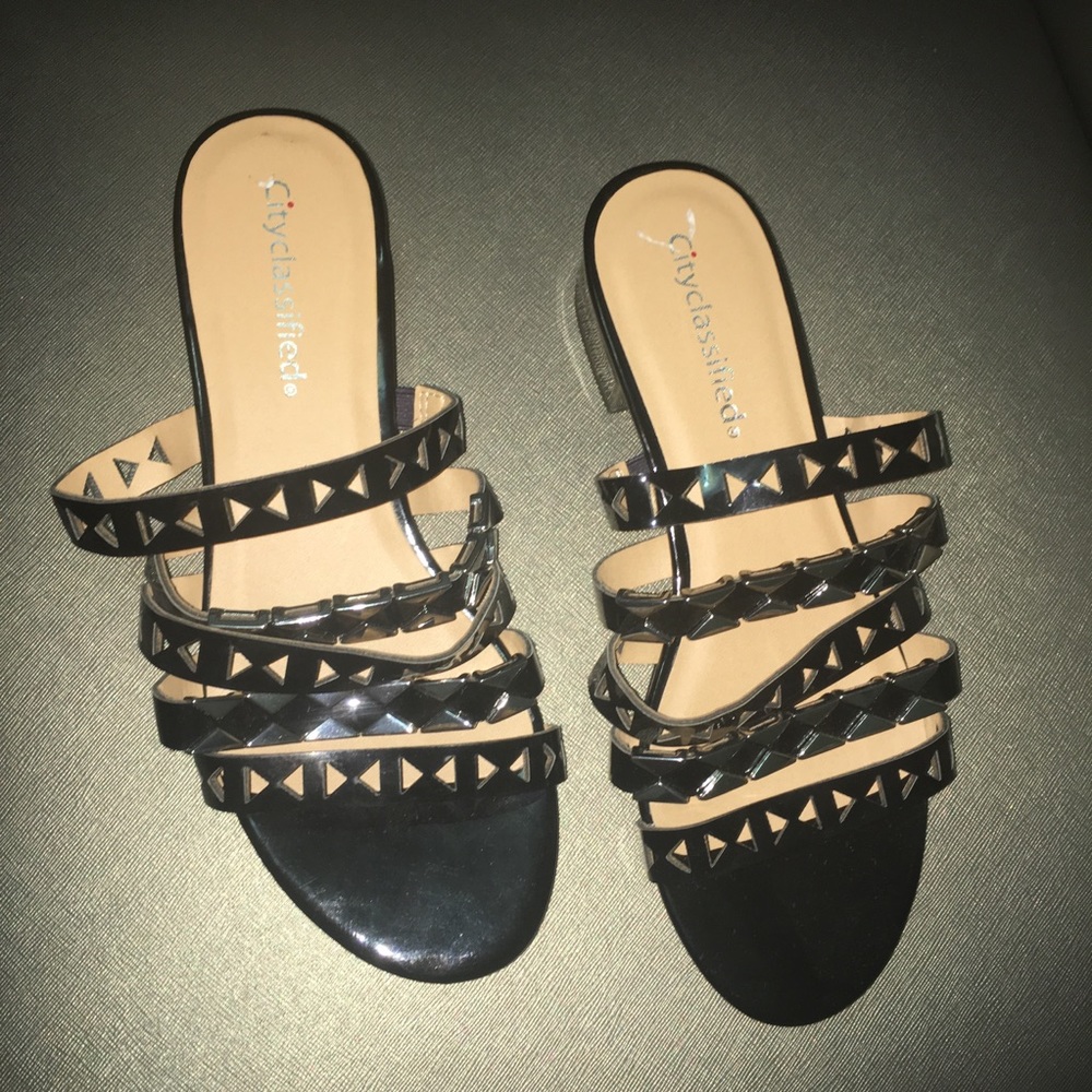 CITY CLASSIFIED BLACK SANDALS WITH 5 STRAPS